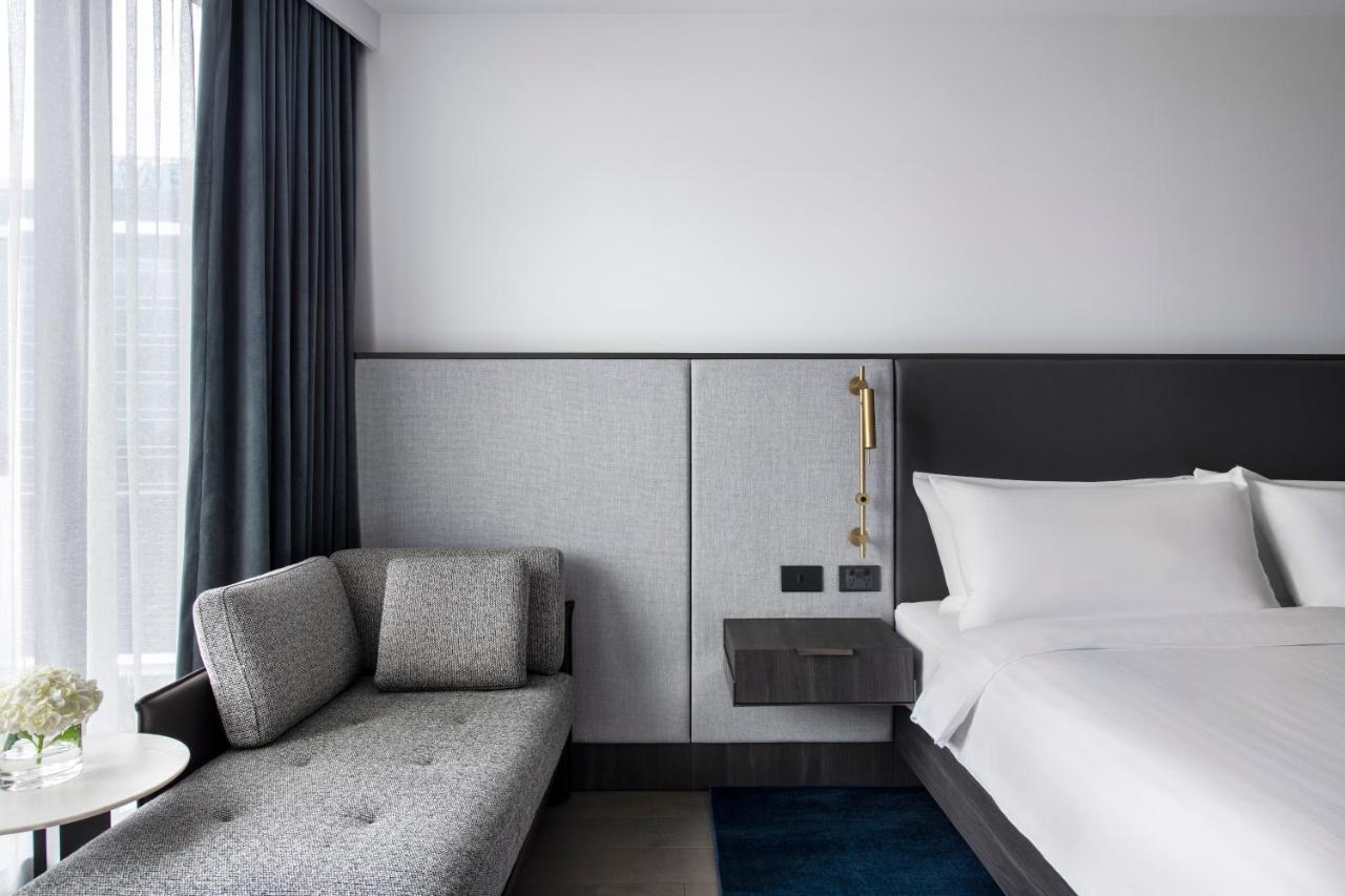 Melbourne Marriott Hotel Docklands Exterior photo Deluxe Room