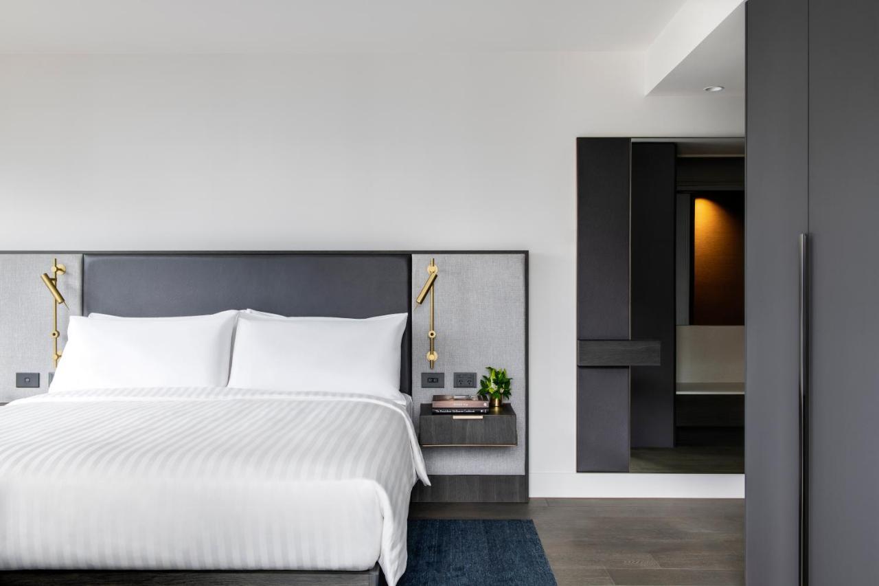 Melbourne Marriott Hotel Docklands Exterior photo A bedroom at the hotel