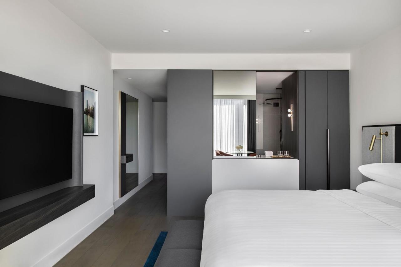 Melbourne Marriott Hotel Docklands Exterior photo