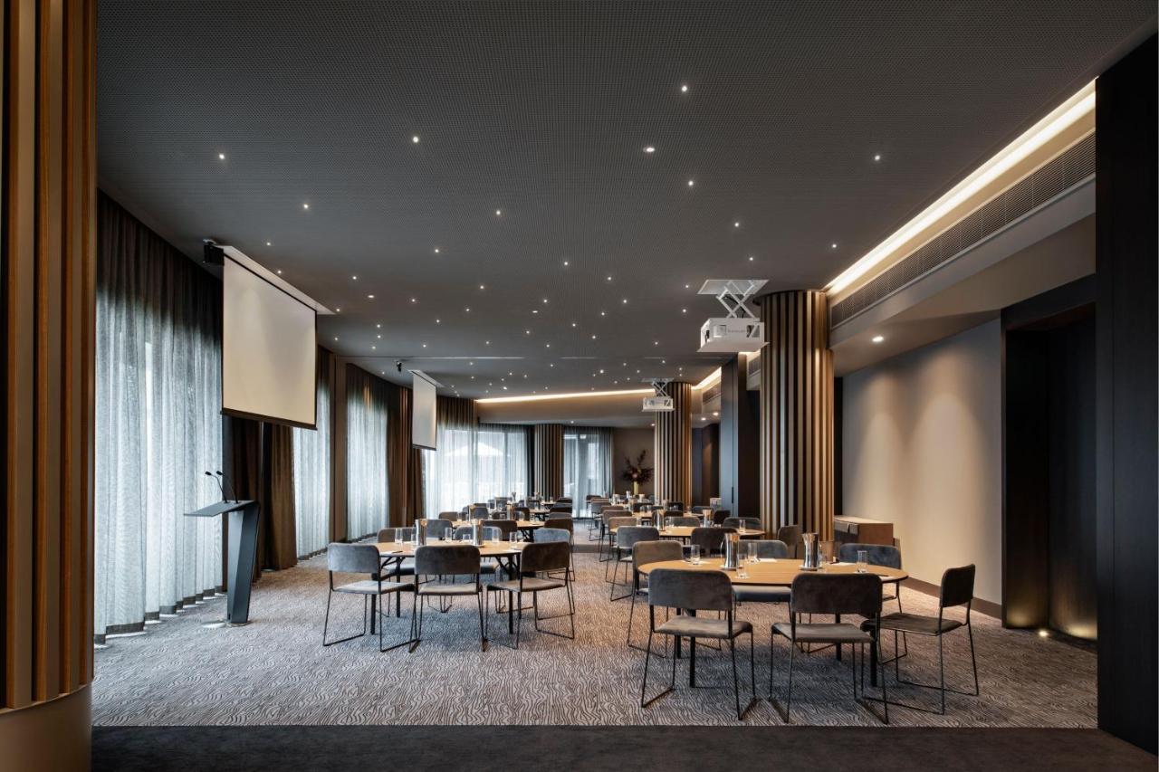 Melbourne Marriott Hotel Docklands Exterior photo The meeting room
