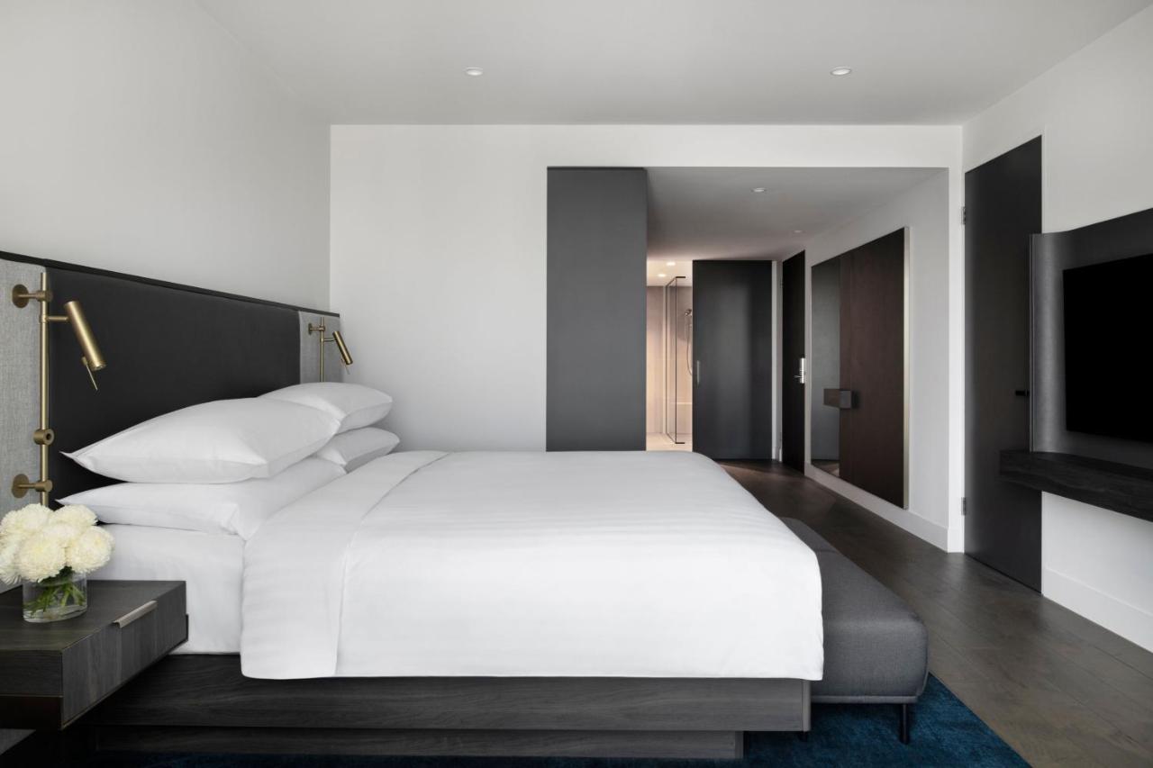 Melbourne Marriott Hotel Docklands Exterior photo