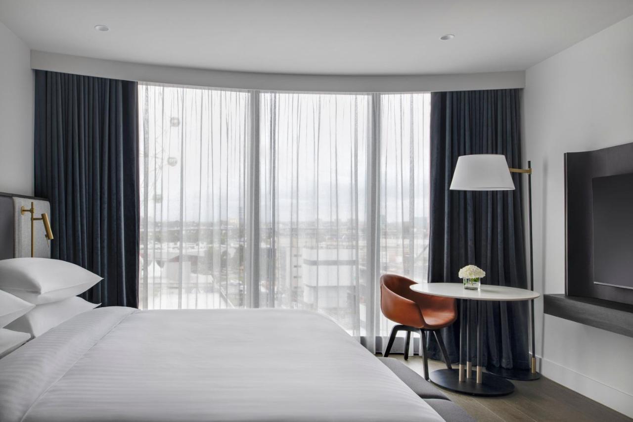 Melbourne Marriott Hotel Docklands Exterior photo A guest room at the hotel